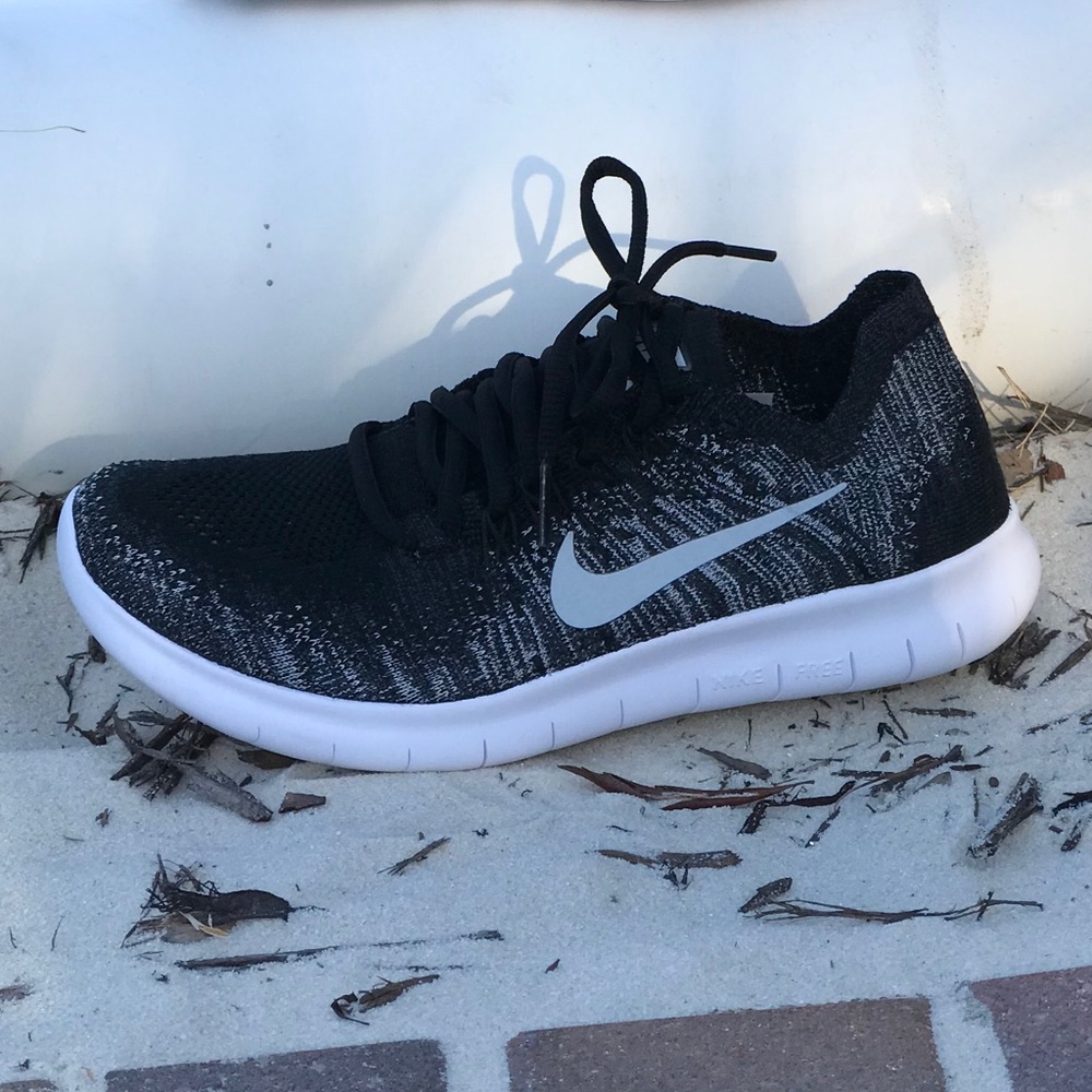 NWT NikeID Free Rn Flyknit 2017 WMNS - Picture 2 of 8
